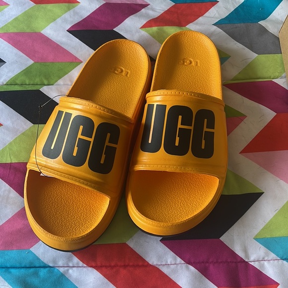 Ugg slides NWT - Picture 1 of 5